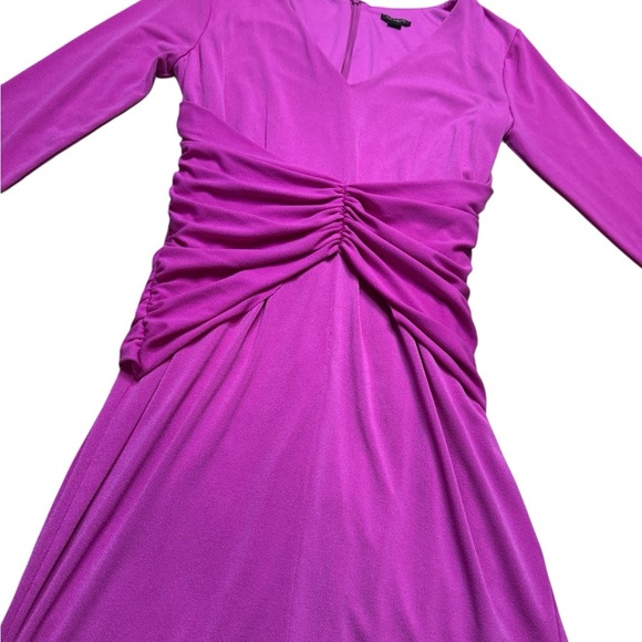 👗 Ann Taylor Magenta V-Neck Ruched Dress Women’s 6 3/4 Sleeve Cocktail 💜✨ - Picture 3 of 4